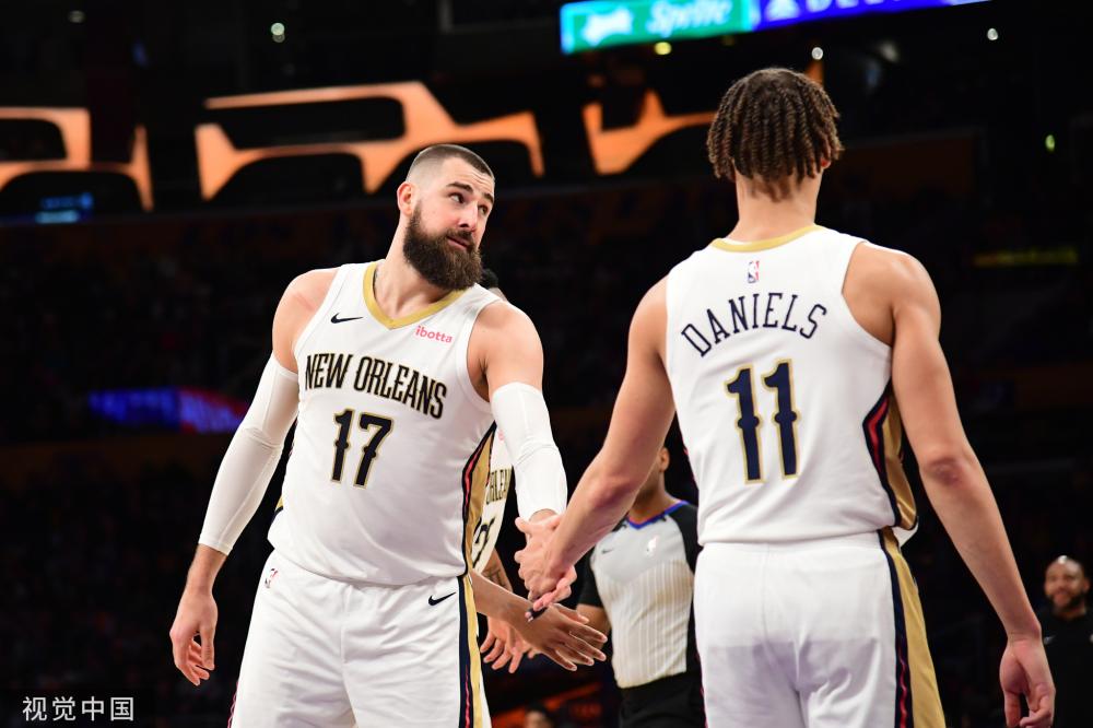 他正在吸引 他正在吸引